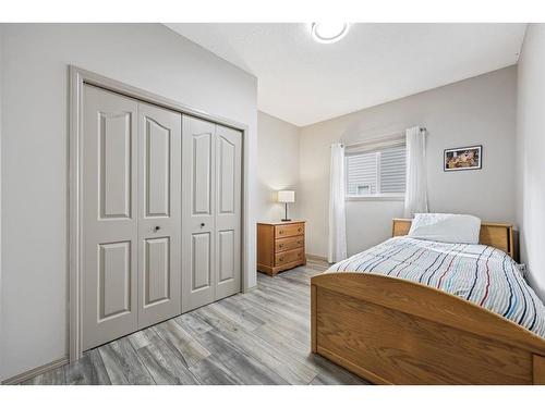 41 Thornbird Rise, Airdrie, AB - Indoor Photo Showing Bedroom