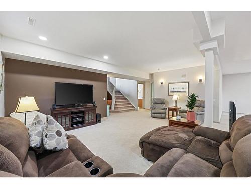 41 Thornbird Rise, Airdrie, AB - Indoor Photo Showing Living Room