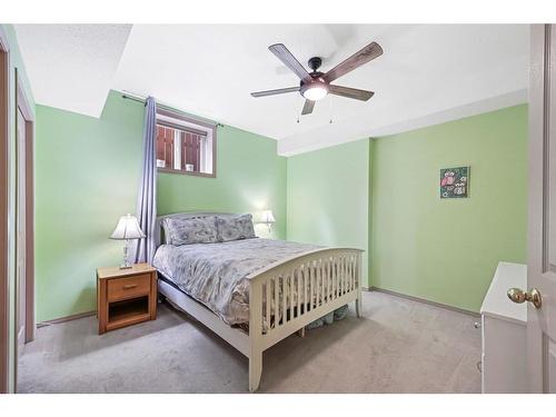 41 Thornbird Rise, Airdrie, AB - Indoor Photo Showing Bedroom