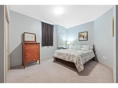 41 Thornbird Rise, Airdrie, AB - Indoor Photo Showing Bedroom