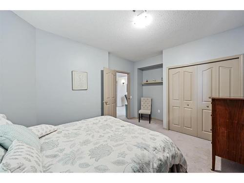 41 Thornbird Rise, Airdrie, AB - Indoor Photo Showing Bedroom