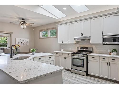 41 Thornbird Rise, Airdrie, AB - Indoor Photo Showing Kitchen