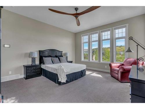 124 Cranbrook View Se, Calgary, AB - Indoor Photo Showing Bedroom