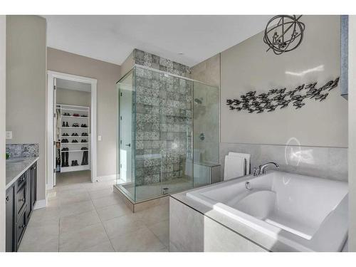 124 Cranbrook View Se, Calgary, AB - Indoor Photo Showing Bathroom