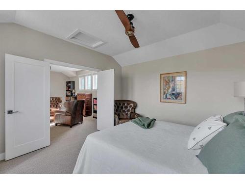 124 Cranbrook View Se, Calgary, AB - Indoor Photo Showing Bedroom