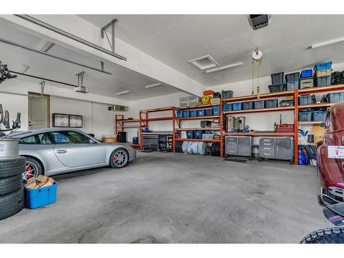 124 Cranbrook View Se, Calgary, AB - Indoor Photo Showing Garage