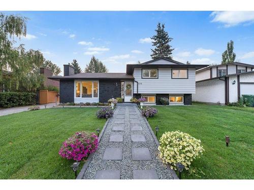 616 Cedarille Way Sw, Calgary, AB - Outdoor With Facade