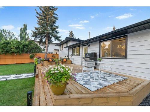 616 Cedarille Way Sw, Calgary, AB - Outdoor