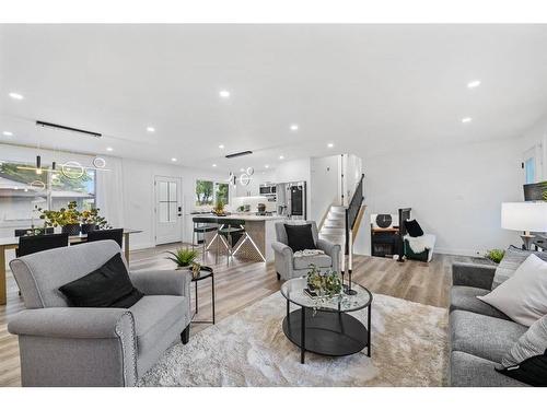 616 Cedarille Way Sw, Calgary, AB - Indoor Photo Showing Living Room