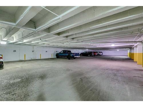 104-1123 13 Avenue Sw, Calgary, AB - Indoor Photo Showing Garage