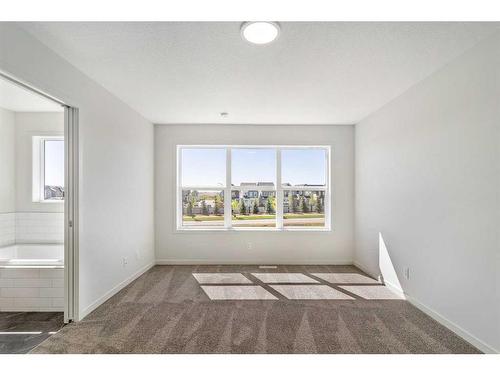 340 Magnolia Crescent Se, Calgary, AB - Indoor Photo Showing Other Room