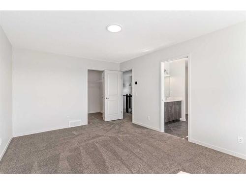 340 Magnolia Crescent Se, Calgary, AB - Indoor