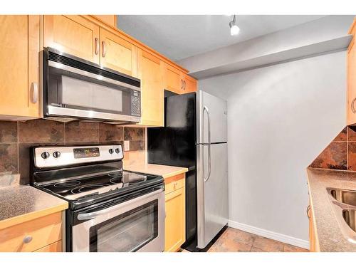 3105-13045 6 Street Sw, Calgary, AB - Indoor Photo Showing Kitchen With Double Sink