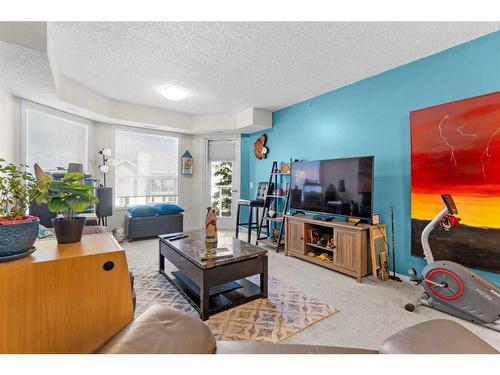 2327-1818 Simcoe Boulevard Sw, Calgary, AB - Indoor Photo Showing Living Room