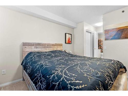 2327-1818 Simcoe Boulevard Sw, Calgary, AB - Indoor Photo Showing Bedroom