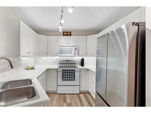 2327-1818 Simcoe Boulevard Sw, Calgary, AB - Indoor Photo Showing Kitchen With Double Sink