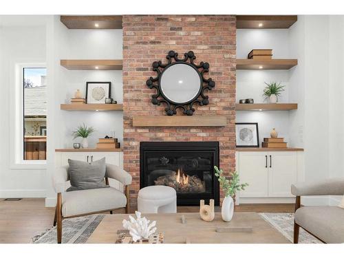 2610 6 Avenue Nw, Calgary, AB - Indoor Photo Showing Living Room