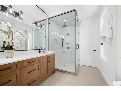 2610 6 Avenue Nw, Calgary, AB - Indoor Photo Showing Bathroom