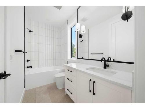 2610 6 Avenue Nw, Calgary, AB - Indoor Photo Showing Bathroom