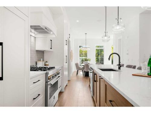 2610 6 Avenue Nw, Calgary, AB - Indoor Photo Showing Kitchen With Upgraded Kitchen