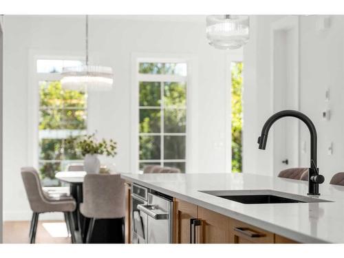 2610 6 Avenue Nw, Calgary, AB - Indoor Photo Showing Kitchen With Upgraded Kitchen