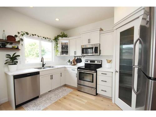 233 Evansdale Landing Nw, Calgary, AB - Indoor Photo Showing Kitchen With Double Sink