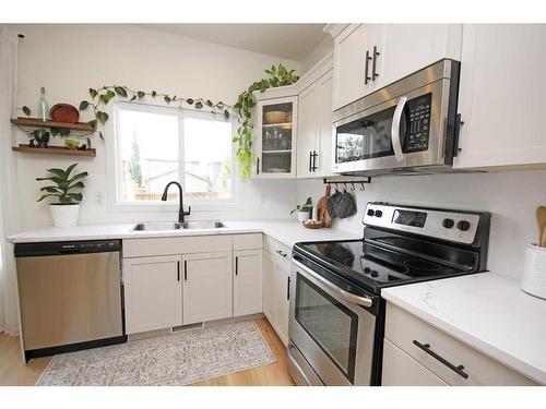 233 Evansdale Landing Nw, Calgary, AB - Indoor Photo Showing Kitchen With Double Sink