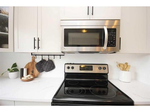 233 Evansdale Landing Nw, Calgary, AB - Indoor Photo Showing Kitchen