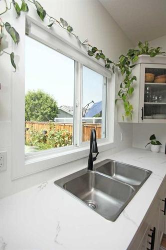 233 Evansdale Landing Nw, Calgary, AB - Indoor Photo Showing Kitchen With Double Sink