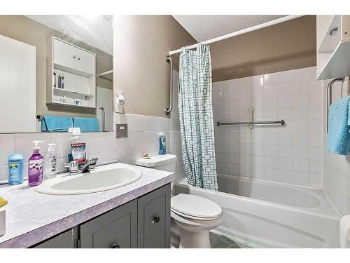 616 Marlborough Way Ne, Calgary, AB - Indoor Photo Showing Bathroom