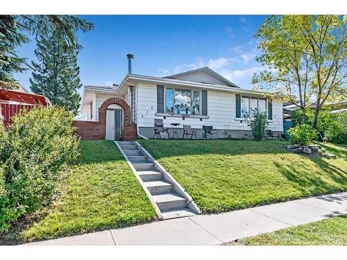 616 Marlborough Way Ne, Calgary, AB - Outdoor