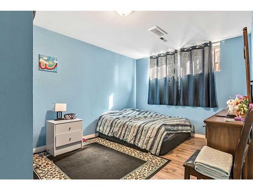 616 Marlborough Way Ne, Calgary, AB - Indoor Photo Showing Bedroom