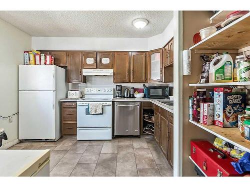 616 Marlborough Way Ne, Calgary, AB - Indoor Photo Showing Kitchen