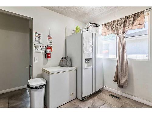 616 Marlborough Way Ne, Calgary, AB - Indoor Photo Showing Other Room