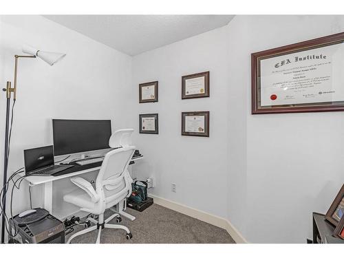 418-35 Richard Court Sw, Calgary, AB - Indoor Photo Showing Office