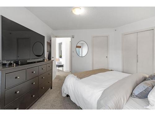 418-35 Richard Court Sw, Calgary, AB - Indoor Photo Showing Bedroom