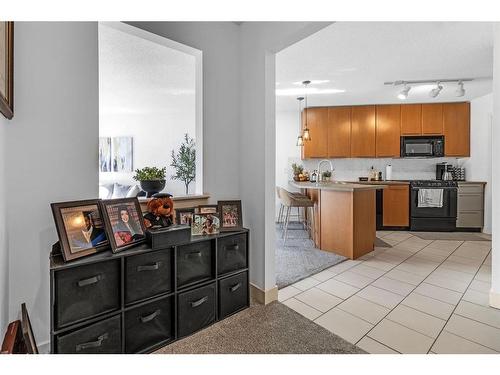 418-35 Richard Court Sw, Calgary, AB - Indoor Photo Showing Kitchen