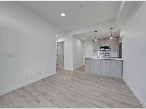 206-562 Seton Circle, Calgary, AB - Indoor Photo Showing Kitchen