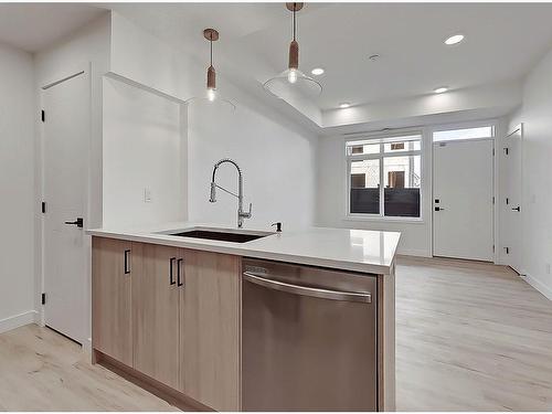 206-562 Seton Circle, Calgary, AB - Indoor Photo Showing Kitchen