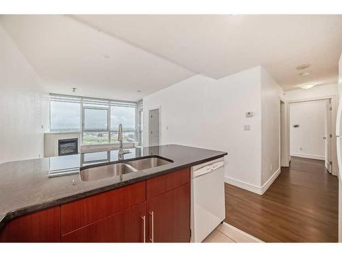 1405-55 Spruce Place Sw, Calgary, AB - Indoor Photo Showing Kitchen With Double Sink