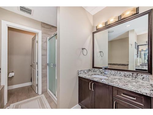 1620 17 Avenue Nw, Calgary, AB - Indoor Photo Showing Bathroom