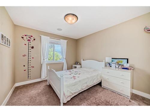 1620 17 Avenue Nw, Calgary, AB - Indoor Photo Showing Bedroom