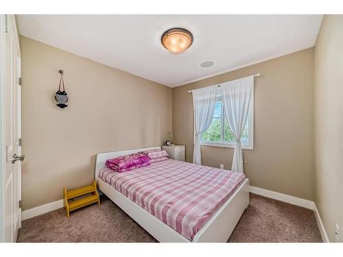 1620 17 Avenue Nw, Calgary, AB - Indoor Photo Showing Bedroom