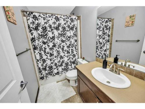 105 Aspenmere Place, Chestermere, AB - Indoor Photo Showing Bathroom