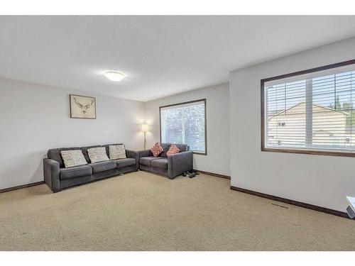 105 Aspenmere Place, Chestermere, AB - Indoor Photo Showing Living Room