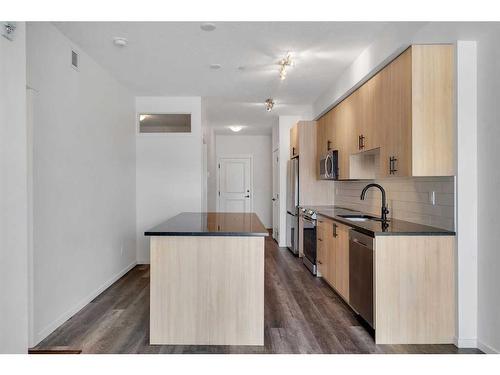 6102-15 Sage Meadows Landing Nw, Calgary, AB - Indoor Photo Showing Kitchen