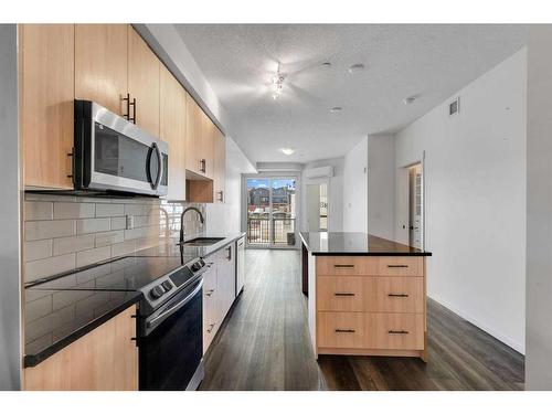 6102-15 Sage Meadows Landing Nw, Calgary, AB - Indoor Photo Showing Kitchen With Upgraded Kitchen