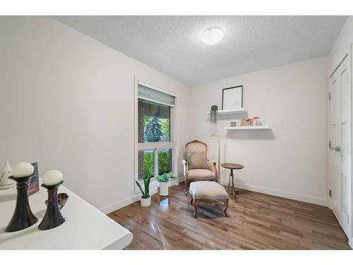 303 Woodpark Place, Calgary, AB - Indoor