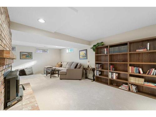 303 Woodpark Place, Calgary, AB - Indoor