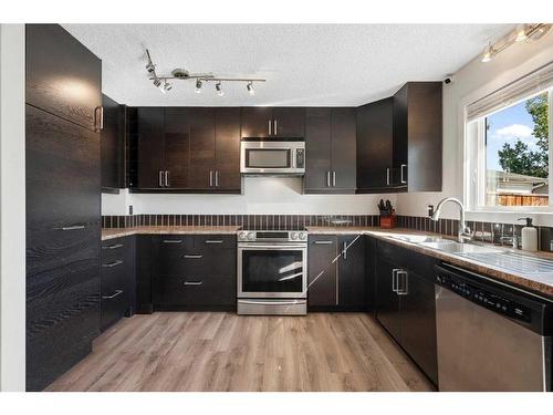 131A Ranch Glen Place Nw, Calgary, AB - Indoor Photo Showing Kitchen